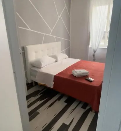 בית הארחה Piazza Garibaldi נאפולי